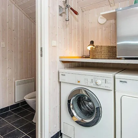 7 Person In Toftlund-by Traum